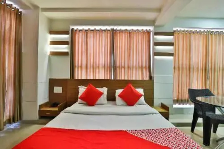 Hotel Midway Residency