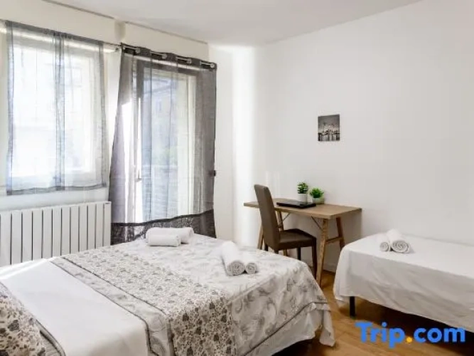 2 Bedrooms Apartment