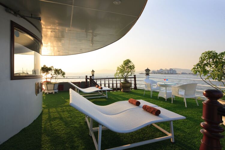 Halong Silversea CruiseOver view