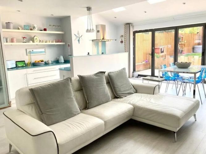 8 Guest's House.... Wow!