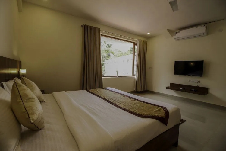 OYO 9891 Home Poolside 2BHK Villa Thalassa