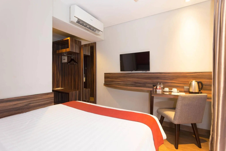 RedDoorz Plus near Blok M Square