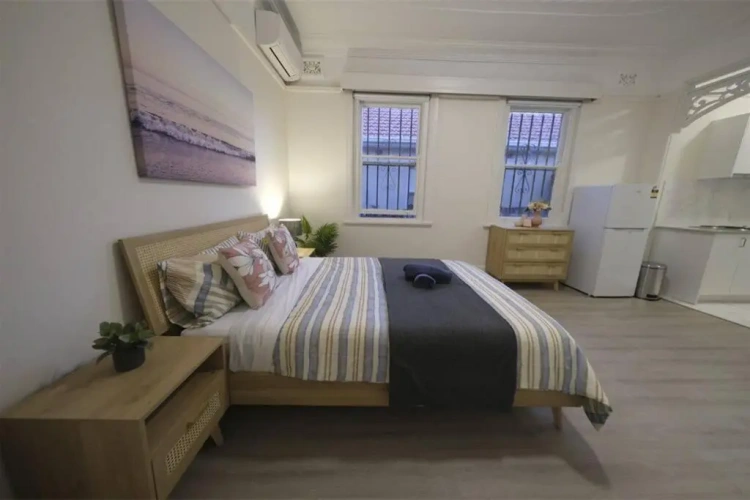 5 Bedrooms Cottage