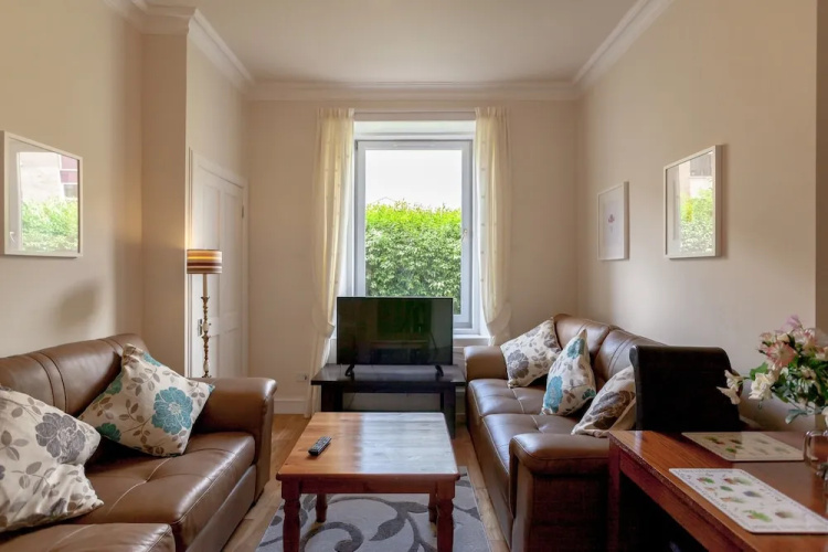 1 Bedroom Traditional Leith Flat