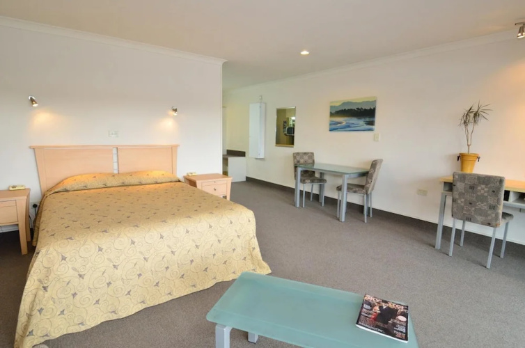 Senator Motor Inn