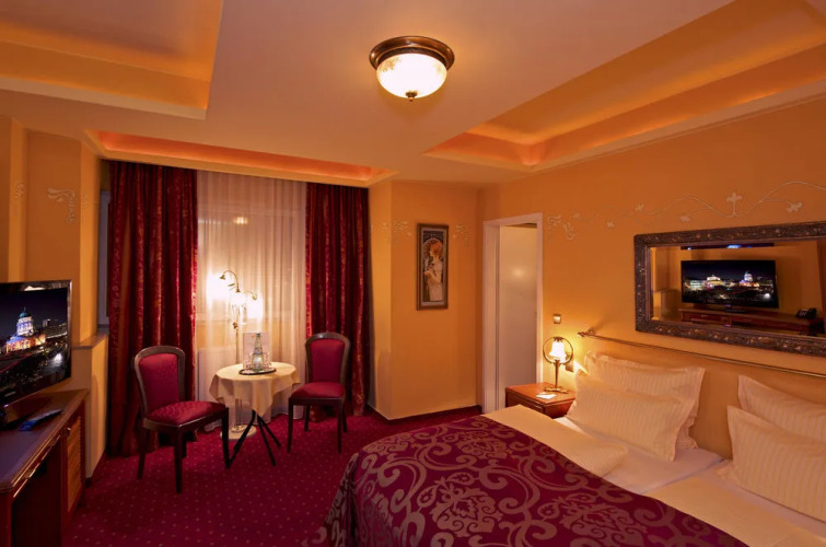 Riverside Royal HotelOver view