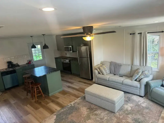 Friendly Home Near Downtown UL - Fenced Yard
