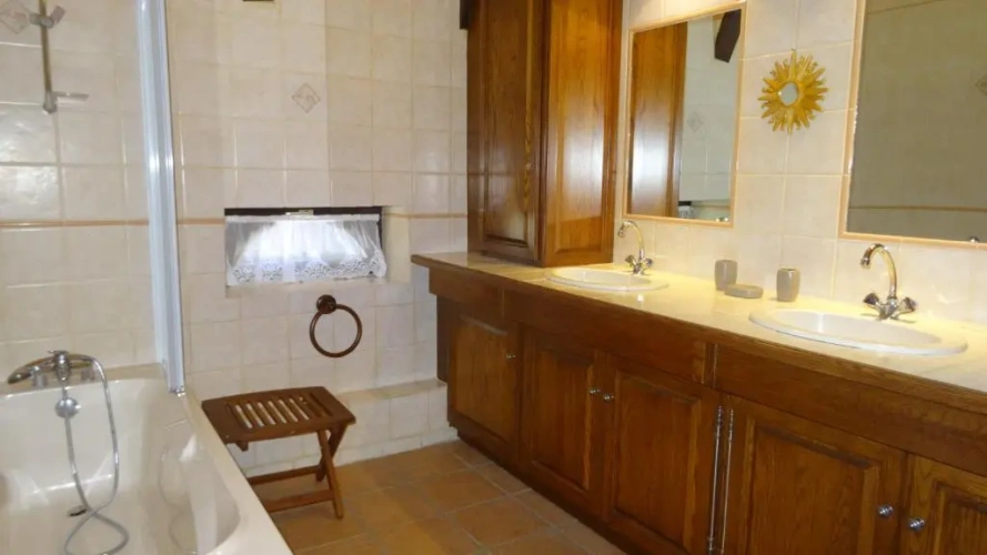 3 Bedrooms Cottage
