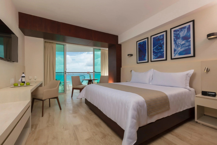Krystal Grand Cancun