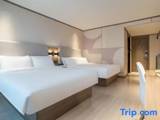 Standard Double room with street view