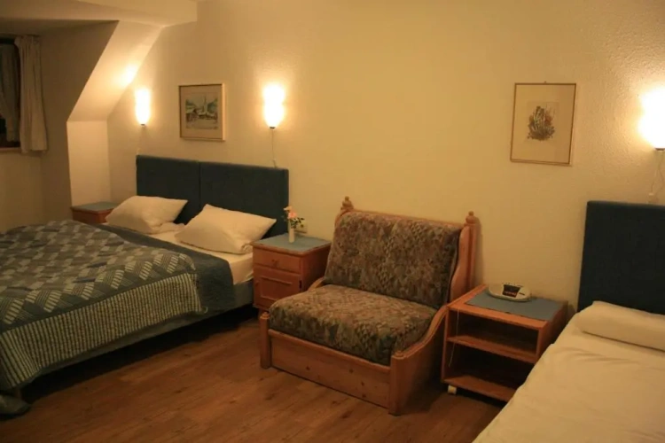 Standard Triple room