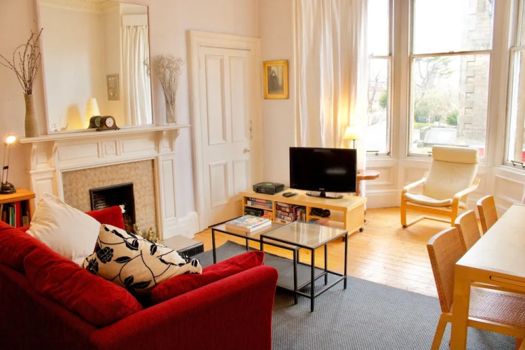 2 Bedroom Flat In Morningside