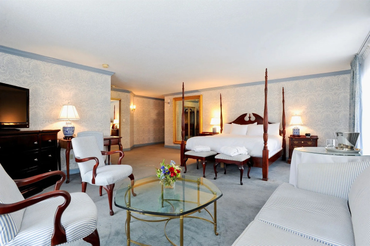 The Farmington Inn & Suites