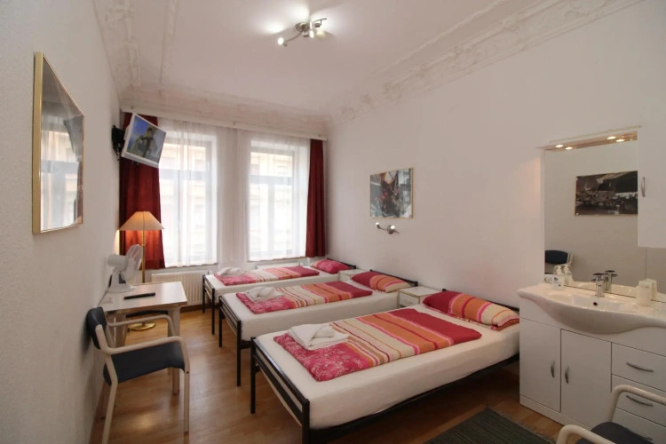 Standard Triple room