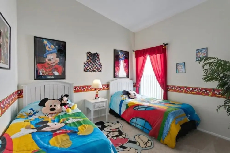 4 Bed Hampton Lakes Holiday Home