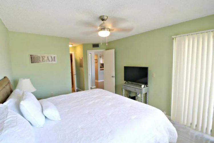 Ocean Village Club N36