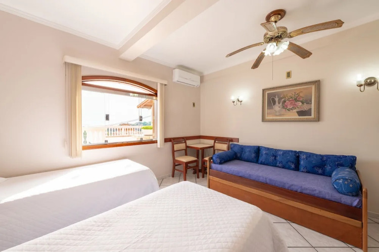 Hotel GuanumbisOver view