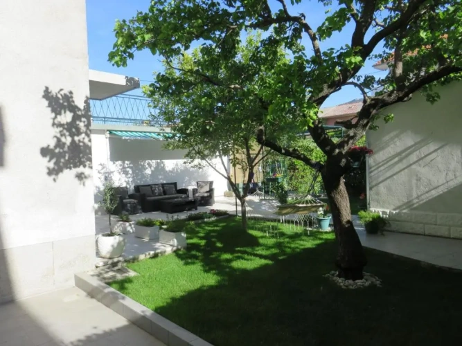 1 Bedroom Apartment with garden view