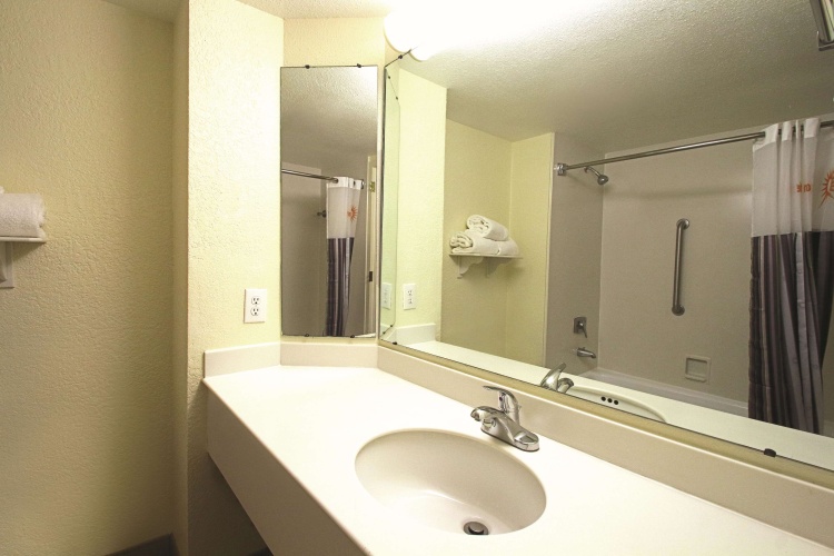 La Quinta Inn & Suites Coral Springs University Drive photo 7