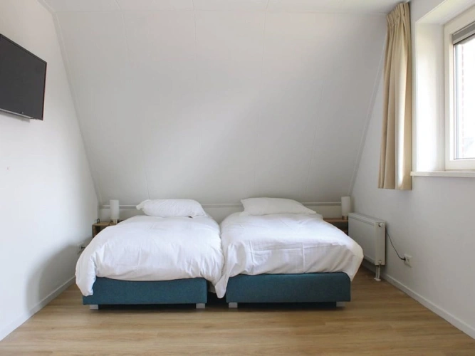 4 Bedrooms Premium Cottage