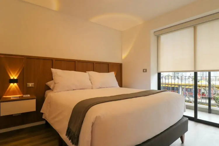 w Radiant 1BR With Modern Balcony in San Isidro