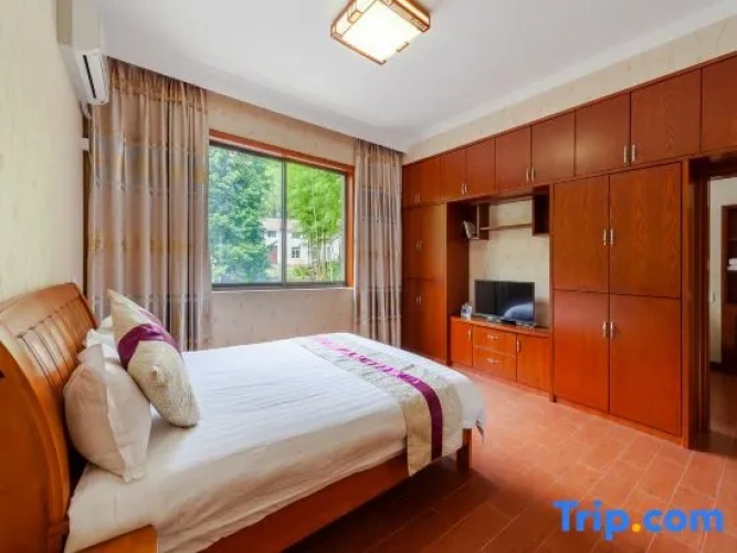 4 Bedrooms Tent