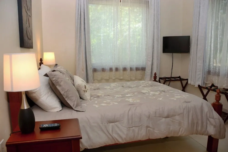 2 Bedrooms Comfort Basement room with partial sea view