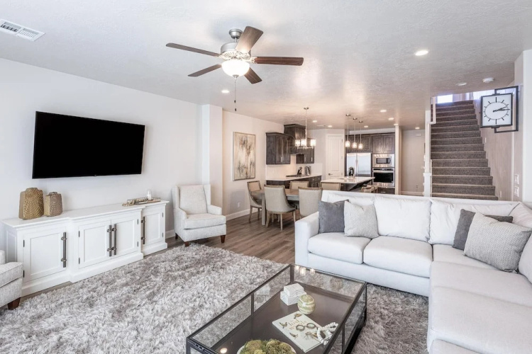 Canyon Crest Escape