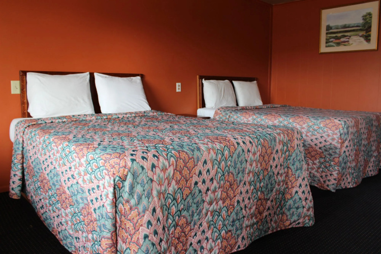 Hometowne Inn & Suites