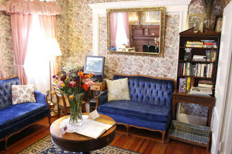 Coolidge Corner Guest House