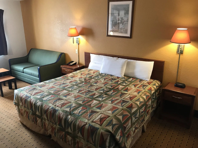 Brentwood Inn & Suites
