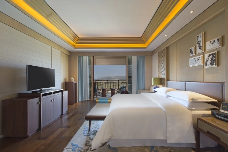 1 Bedroom Ambassador Double Suite with balcony