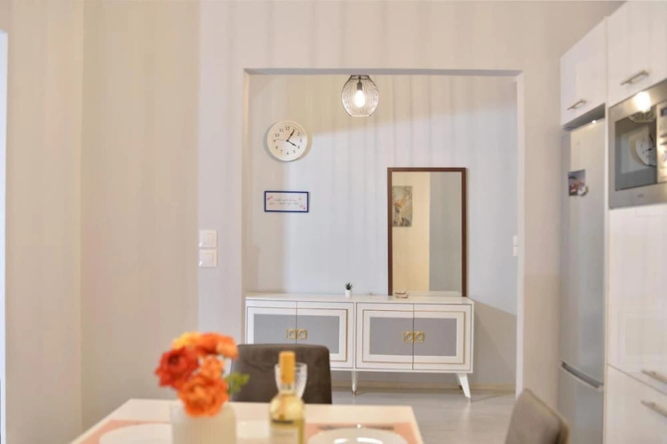 GTD8210 - Acropolis Cozy Apt.