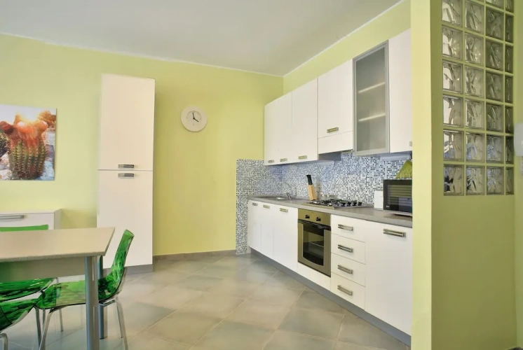 2 Bedrooms Classic Apartment with partial sea view