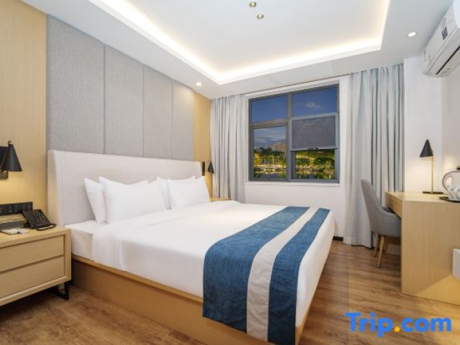 Standard Double room with lake view