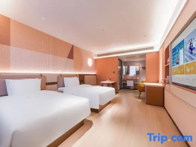Deluxe Twin Family room