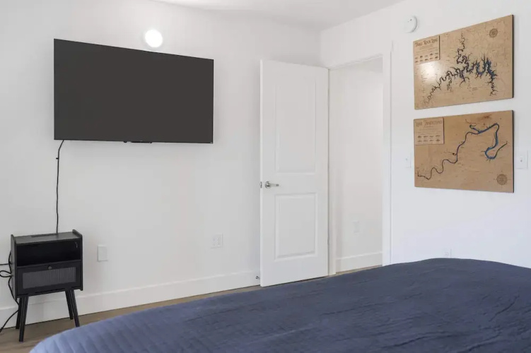 Modern Yote Condo at Roark Creek