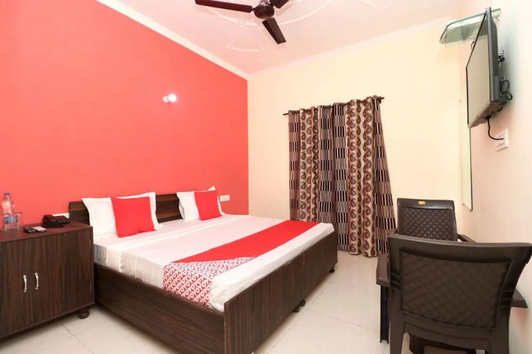 OYO 27670 Ts Hotel