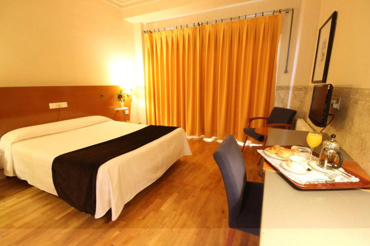 Hotel Azar