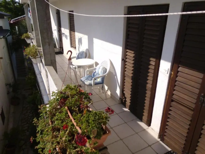 Apartment with garden view