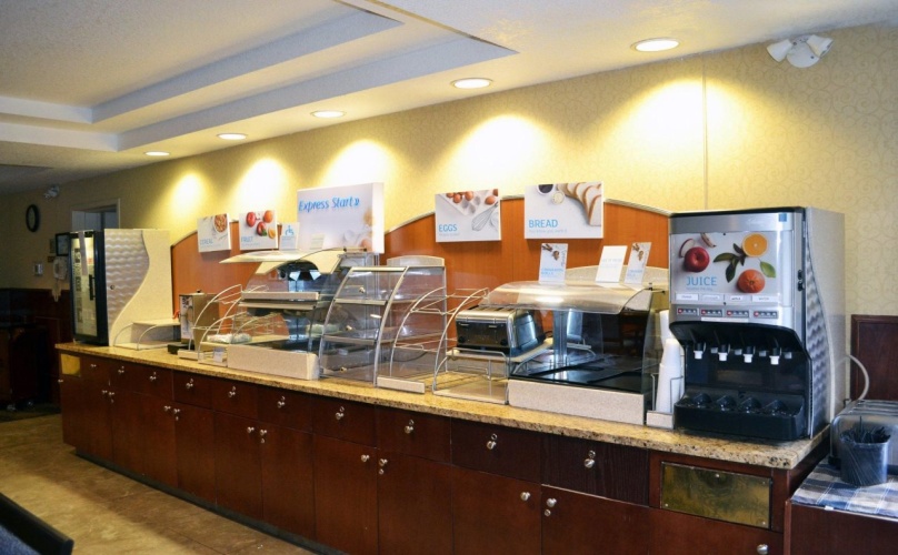 Holiday Inn Express & Suites Hinton photo 36