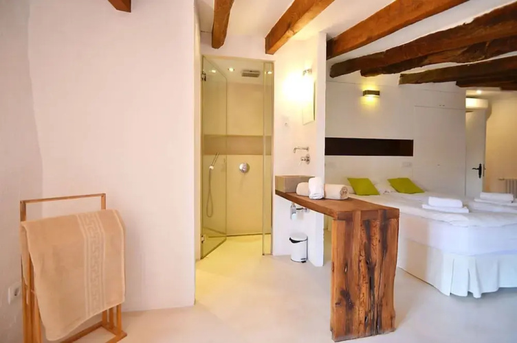Villa in Buger With Pool and Scenic Views