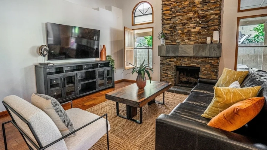 4 Bedrooms Studio