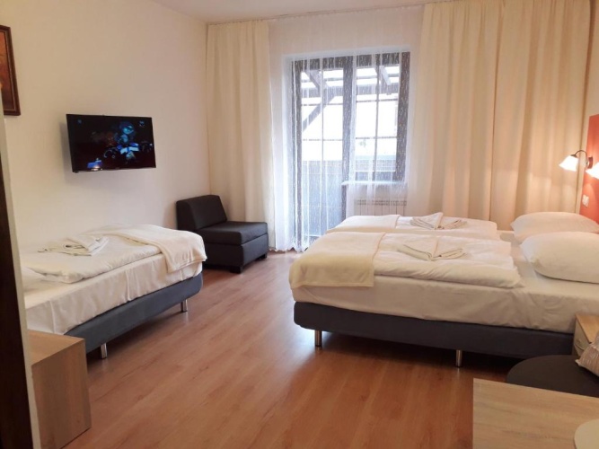 Standard Triple room with balcony