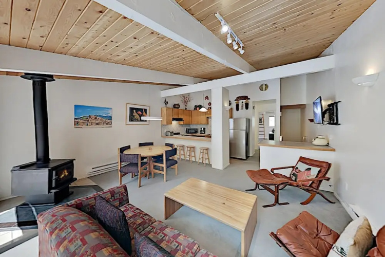 13tr18vy 2 Bedroom Condo