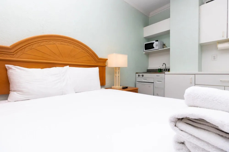 656 Studio Apartment Hollywood Beach