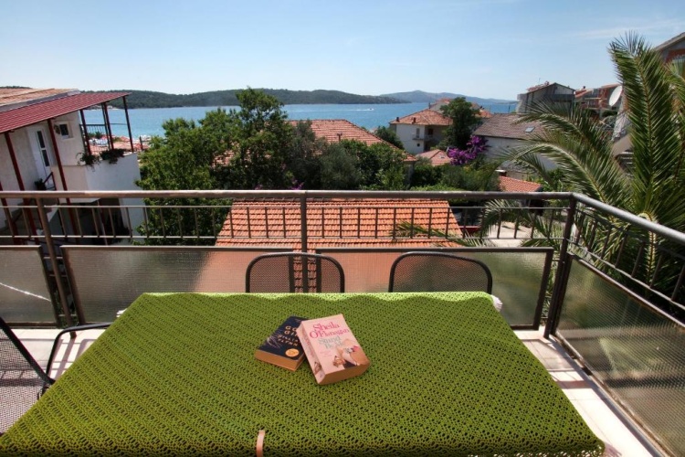 2 Bedrooms Apartment with sea view