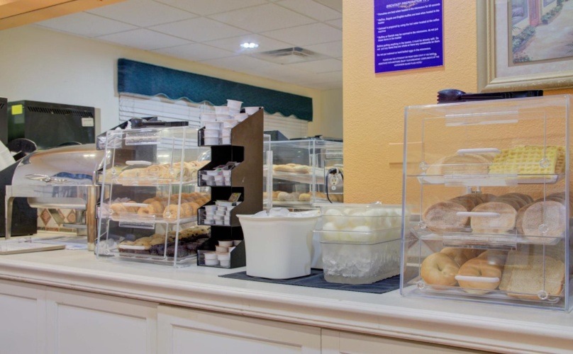 Hutchinson Island Plaza Hotel & Suites photo 12