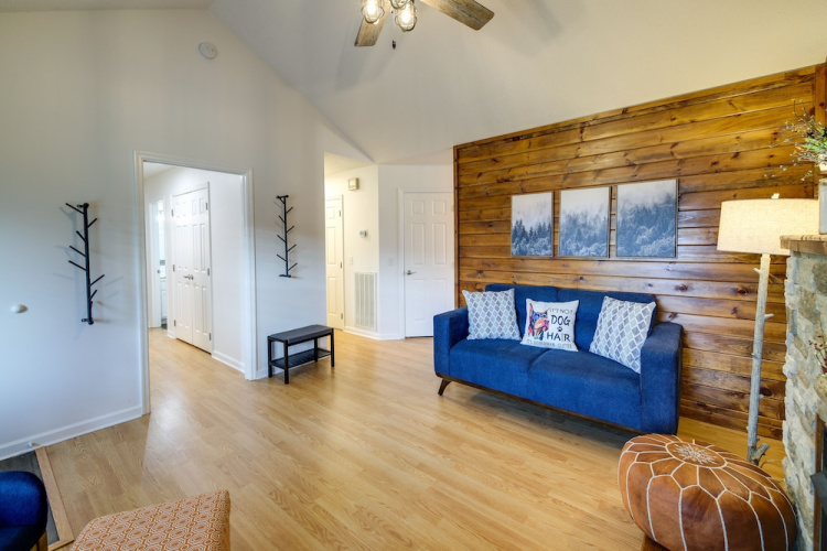 Pet-friendly Pigeon Forge Home w/ Deck!