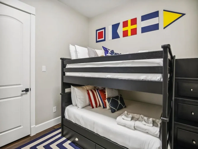 4 Bedrooms Cottage with balcony